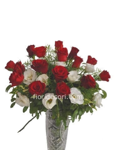 Bouquet di rose rosse e lisianthus