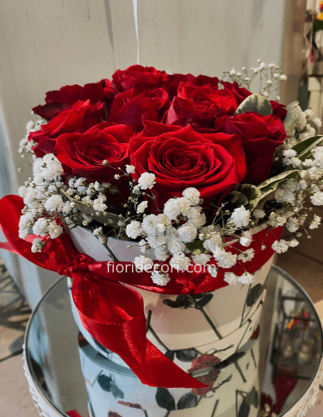 Box di rose rosse